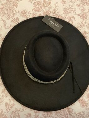 Marcus Adler Hat
